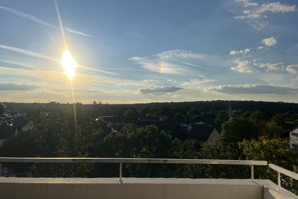 Helle sanierte 3-Zimmer-Wohnung mit Süd-West-Balkon, attraktive Kapitalanlage mit Weitblick